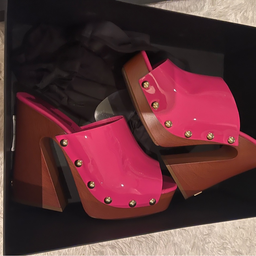 Dolce and Gabana Hot Pink Patent Leather Never Worn In Box 39 Studded Slides
